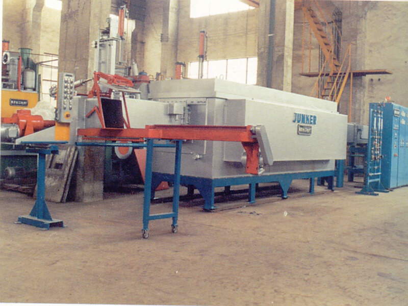 Push rod powder sintering furnace